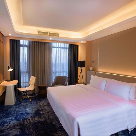 Best Western Plus Metro Clark Анхелес Экстерьер фото