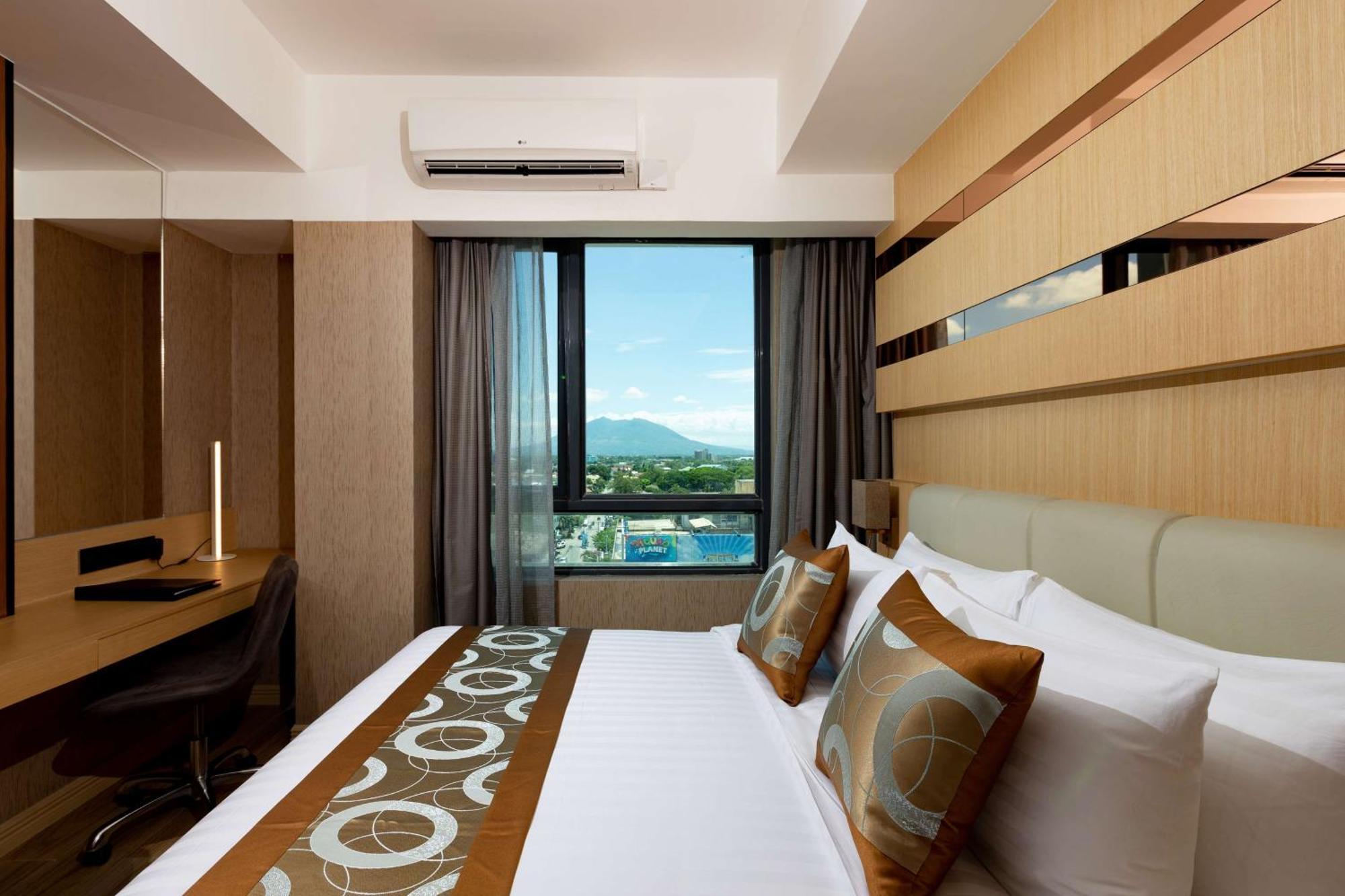 Best Western Plus Metro Clark Анхелес Экстерьер фото