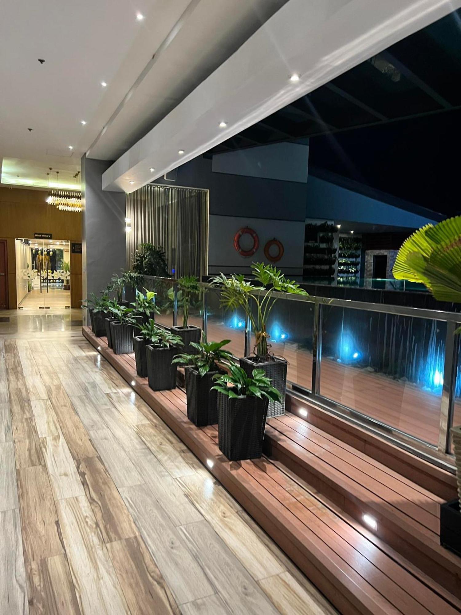 Best Western Plus Metro Clark Анхелес Экстерьер фото